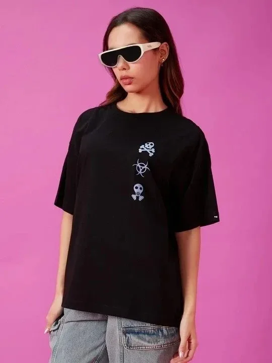 Женска црна oversize бициклистичка јака отпечаток летна маица 1
