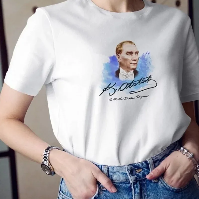 Női Fehér Kerékpárnyakú Atatürk Nyomott Rövid Ujjú Póló