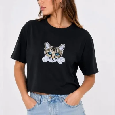 ქალის შავი Oversize მორგების კატის პრინტიანი Crop მაისური 2