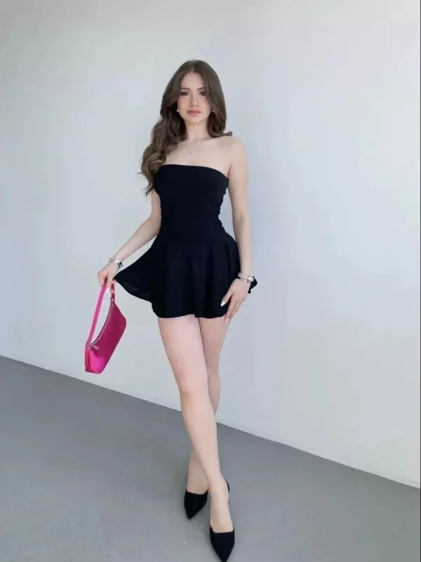 Femeie Rochie Neagră cu Volane, Straplez, Mini, Tip Fustă cu Șort 4