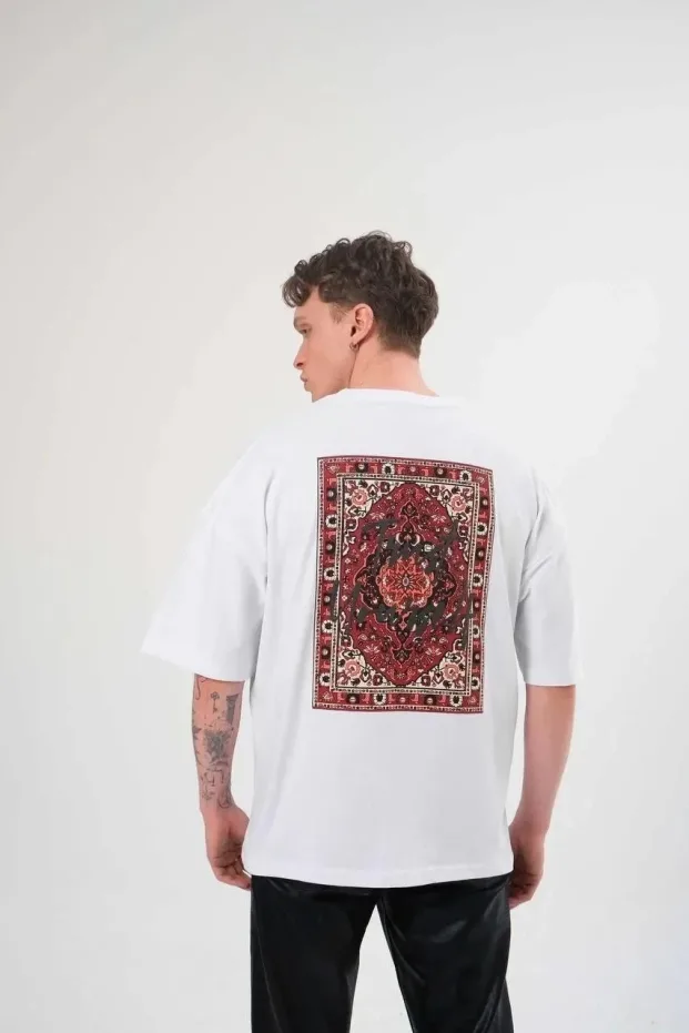 Tîşorta Spî a Oversize ya Bi Stûyê Bisîkletê û Çapkirî 2
