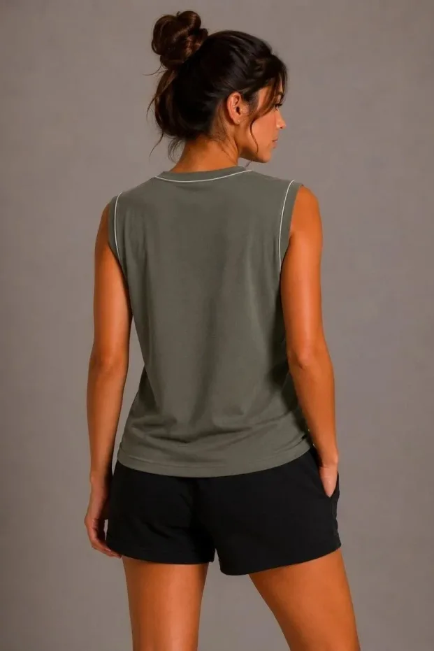 Γυναικείο Χακί Βασικό Αμάνικο Tank Top με Στρογγυλή Λαιμόκοψη και Αντίθετες Ραφές 2