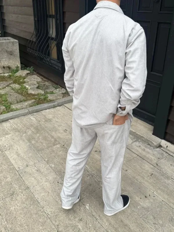Muške sive oversized pantalone od somota sa rebrima i džepovima 2