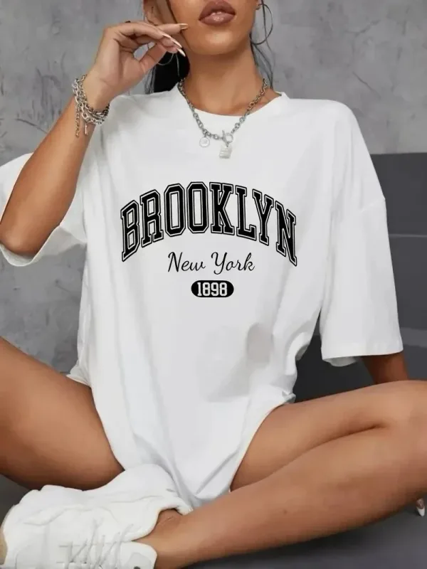 Женски бел oversize велосипед јака печатење маица 1