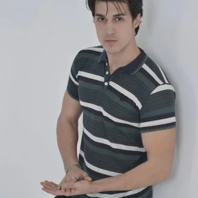 Tîşorta Polo ya Haki ya Slim Fit Bi Xêzên Çêkirî 3