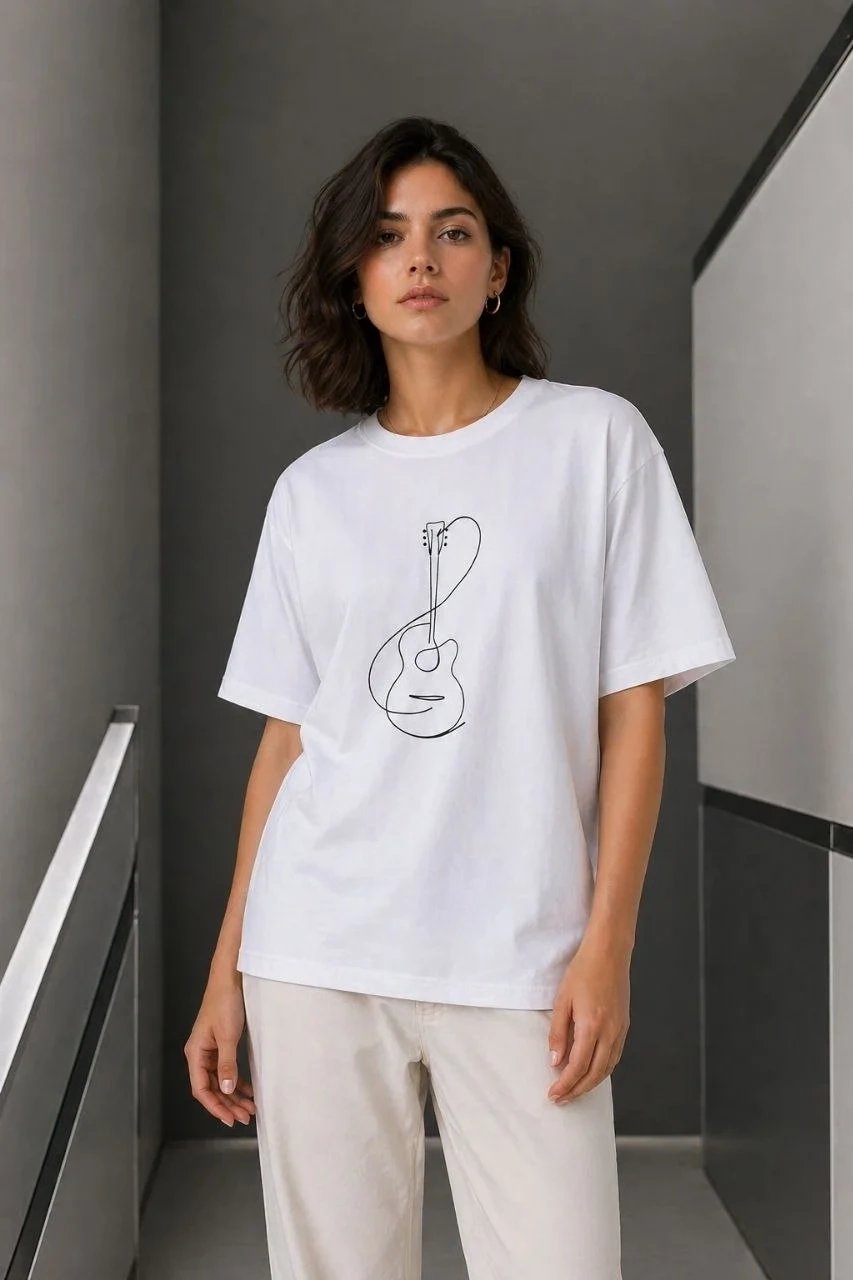 Qadın Ağ Velosiped Yaxalı Minimal Gitarlı Çap T-Shirt 1
