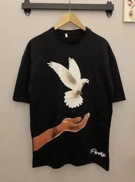 Жіноча чорна футболка oversize з круглим вирізом та принтом Uzi Dove 2