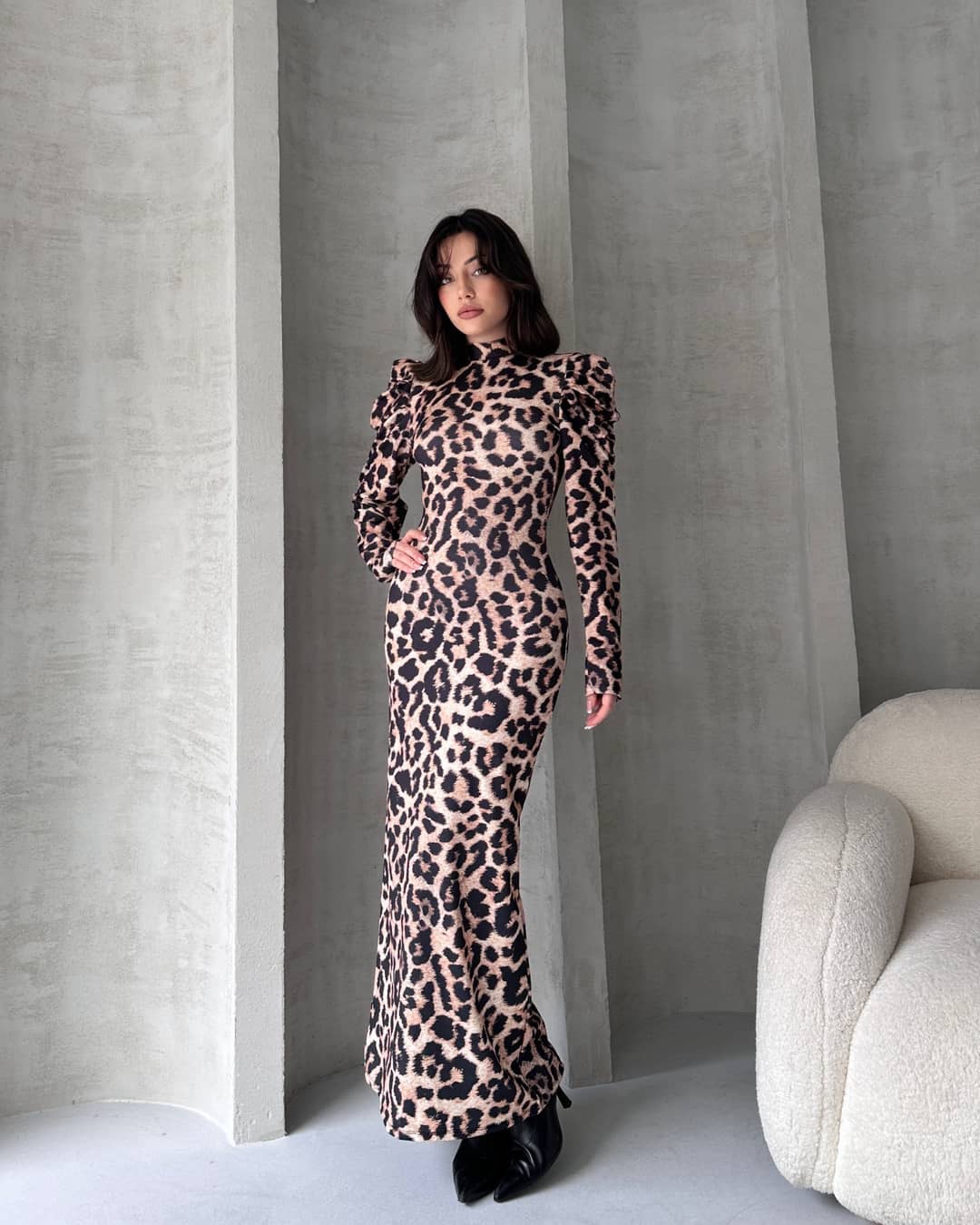 Sırt Dekolteli Leopar Desenli Elbise Beyaz