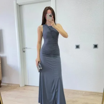 Γυναικείο Καπνί Μακρύ Φόρεμα από Ύφασμα Crinkle, Αμάνικο, Μαζεμένο και Φοδραρισμένο 3