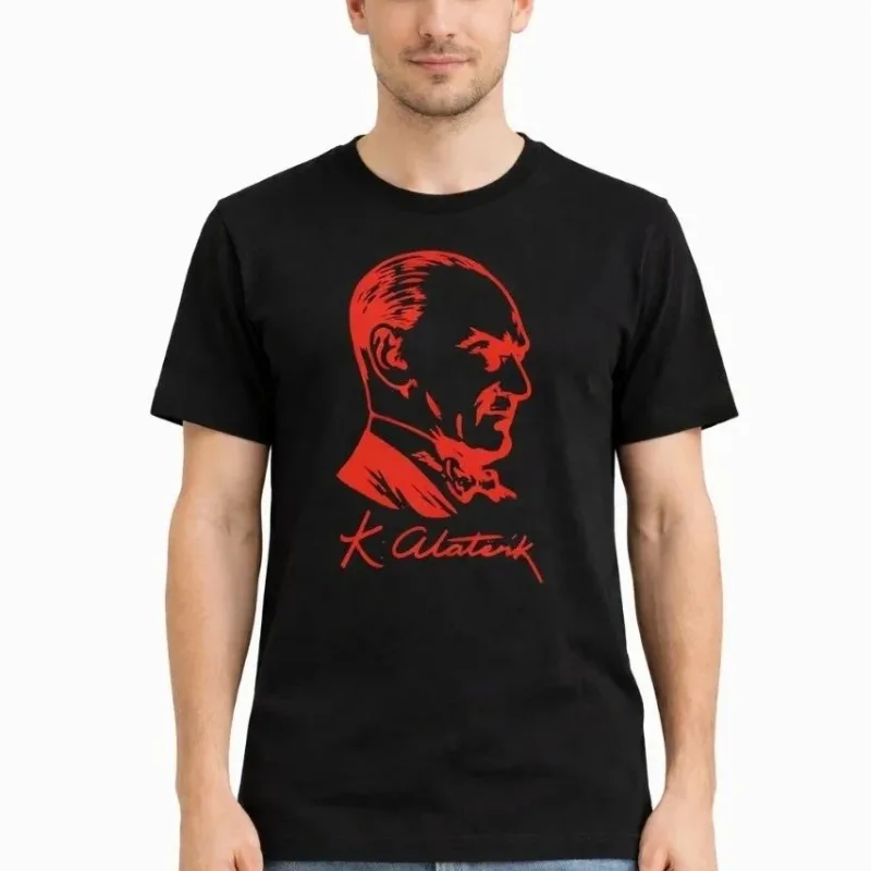 Tîşorta Mêran a Reş Bi Stûyê Bisîkletê û Çapa Atatürk