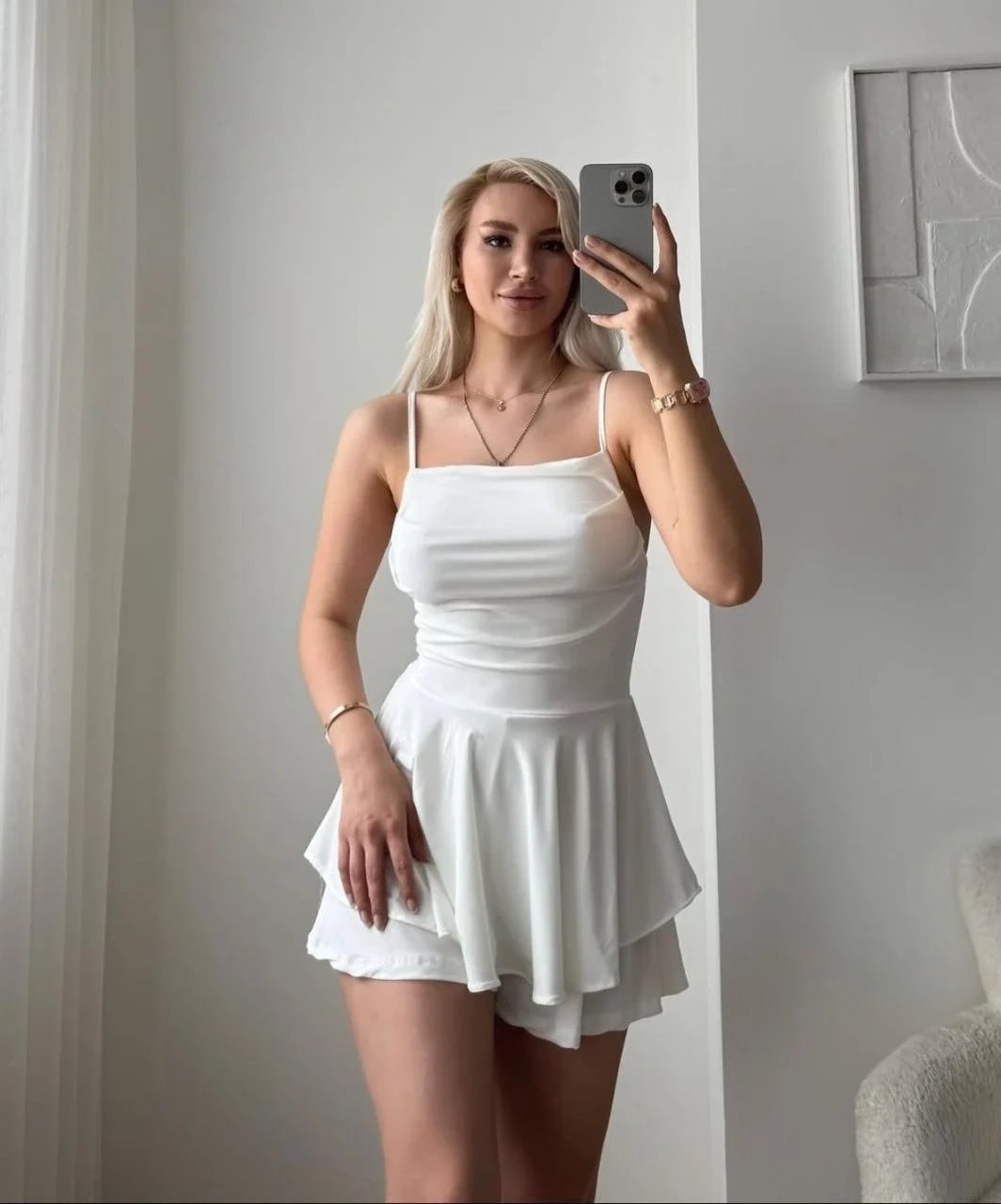 Kadın Beyaz Büzgülü Straplez Mini Şortlu Elbise