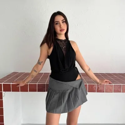 Jin Reş Bê Mil Bi Dantelê Detaylı Kûr Dekolte Body 4