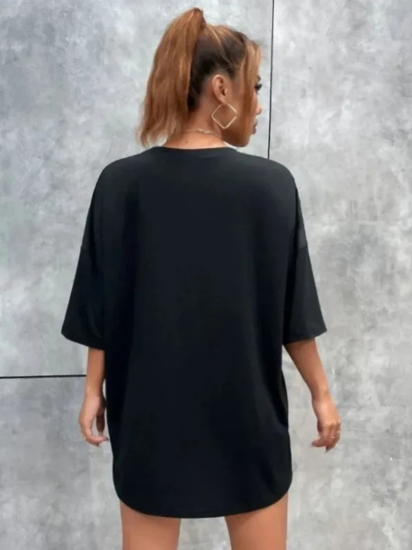 Ženska crna oversize majica kratkih rukava sa printom leptira 2