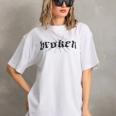Bluzë e bardhë për femra, oversize, me jakë biçiklete, të printuar 1