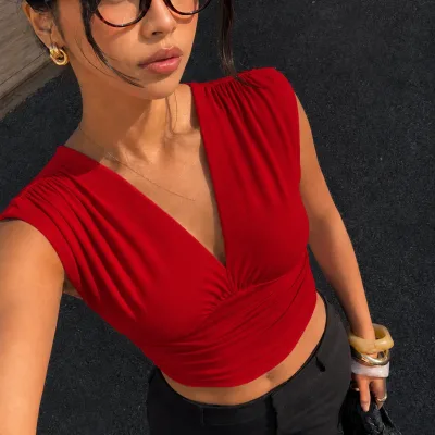Kadın Kırmızı V Yaka Vatkalı Kolsuz Drapeli Likralı Crop Bluz 5