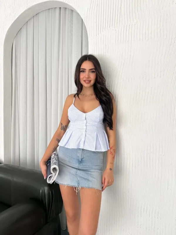 نساء أزرق فاتح بحمالات تفاصيل خط عنق عميق كروب 1