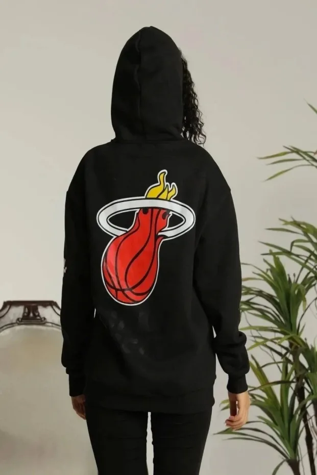Kadın Siyah Oversize Kapüşonlu Cepli Baskılı Pamuklu Sweatshirt 1