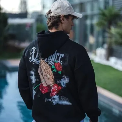 Sweatshirtê Mêran ê Reş ê Oversize ê Bi 3 Têlên Pembo, Kapûşon, Çapkirî 3