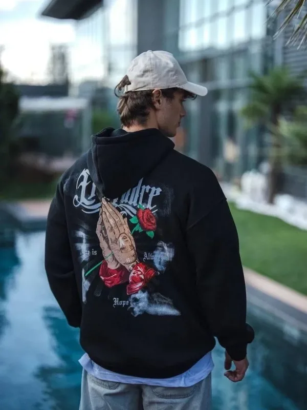 Sweatshirtê Mêran ê Reş ê Oversize ê Bi 3 Têlên Pembo, Kapûşon, Çapkirî 3