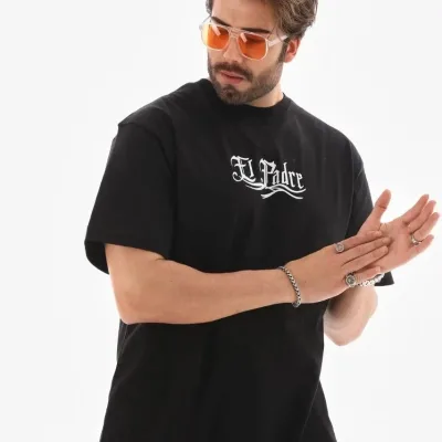 Pánské černé oversize tričko s kulatým výstřihem a potiskem na léto 2