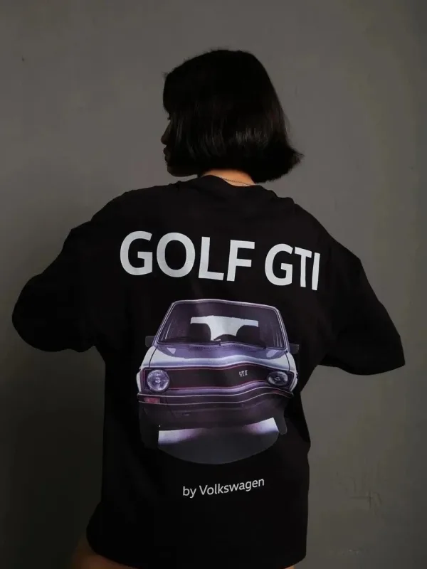 Tîşorta Jinan a Reş a Oversize Bi Çapkirî Otomobîla Retro Golf GTI 1