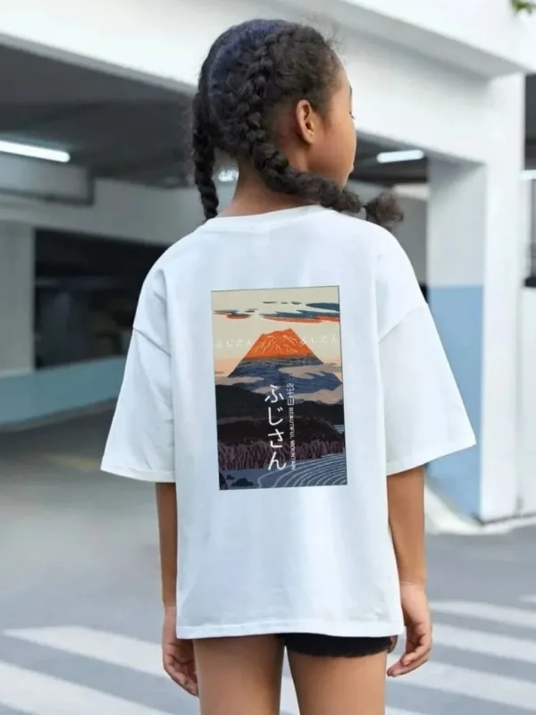 Dětské bílé oversized tričko s potiskem, výstřih do V 2