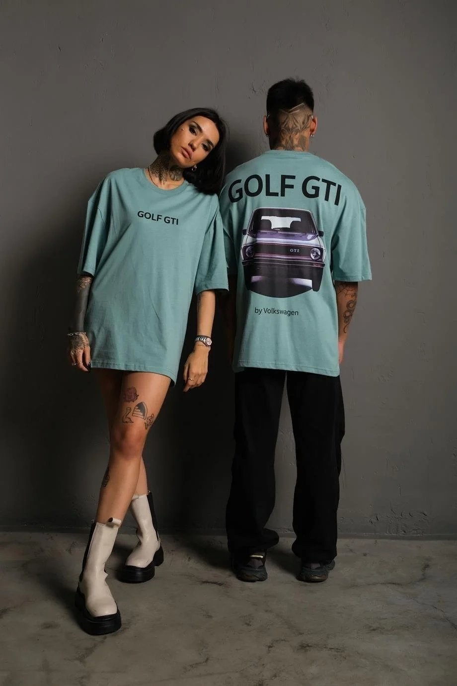 Pánské mátově zelené oversized tričko s retro potiskem auta Golf GTI 5