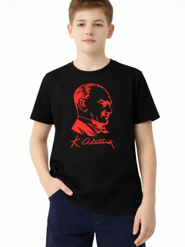 Tîşorta Zarokan a Reş a Bi Stûyê Bisîkletê û Çapa Atatürk 2
