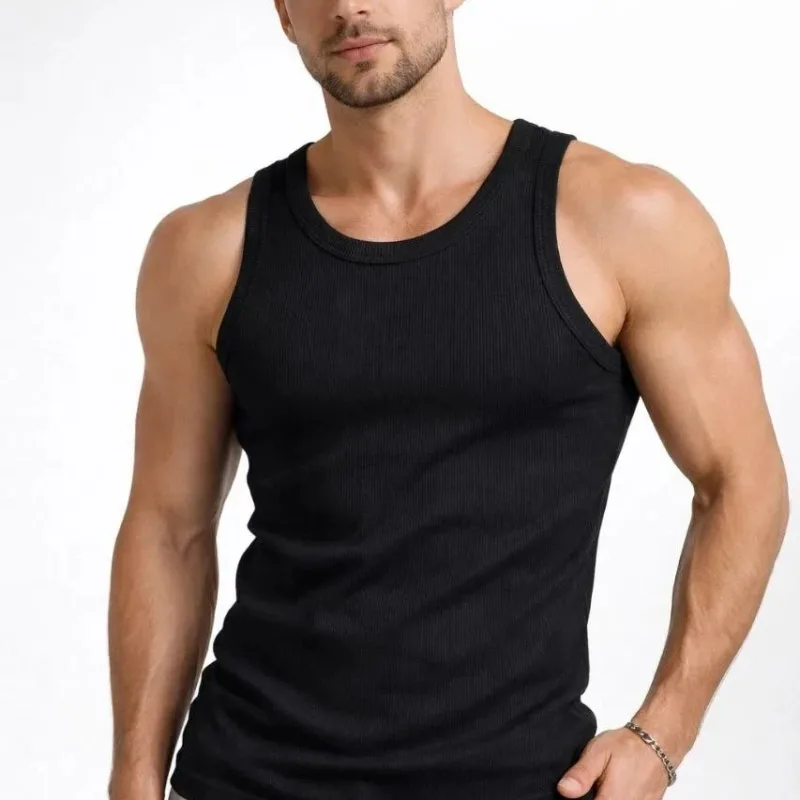 Pánske čierne slim fit nulový golier rebrované zadná potlač športové tielko