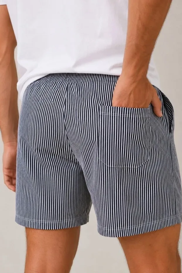 Muške crne regular fit hlačice s prugama, prednjim i stražnjim džepovima, elastične 3