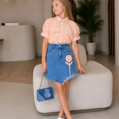 Dívčí lososová 3dílná elegantní sada s volánkovými detaily a džínovou sukní 6