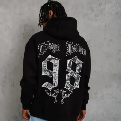 Sweatshirtê Mêran ê Reş ê 3 Têlî Pembû Bi Qapûşon û Çapkirî 3