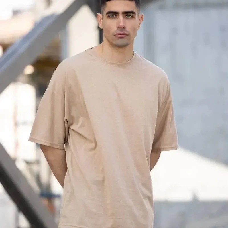 T-Shirta Regular ya Bisîkletê ya Stûyê Vekirî ya Rojane ya Sade ya Bej a Mêran