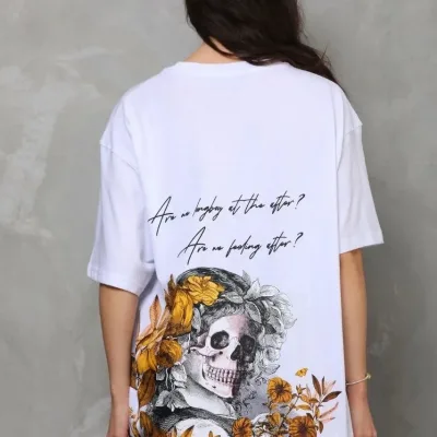 Bluzë Femrash e Bardhë Oversize me Jakë Biçiklete dhe Print me Mëngë të Shkurtra 7