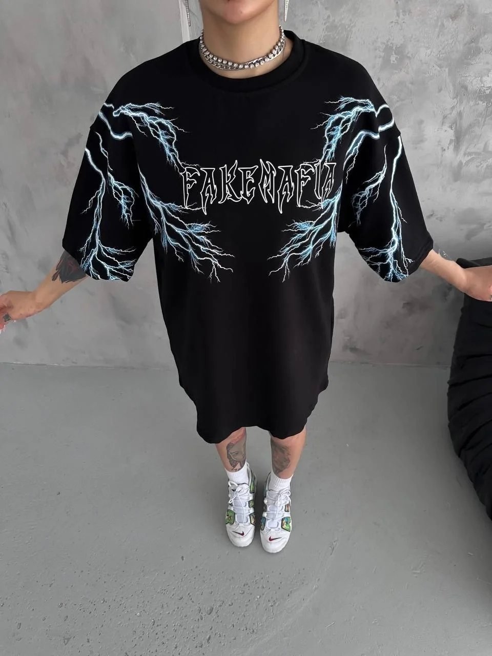 Kadın Siyah Oversize Bisiklet Yaka Yıldırım Baskılı Tişört