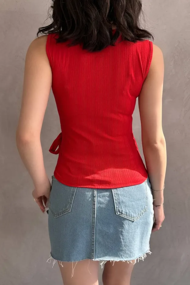 Bluza Bi Hêlên Mil û Pêşiya Kruvaze Bi Girêdan, Sor 5