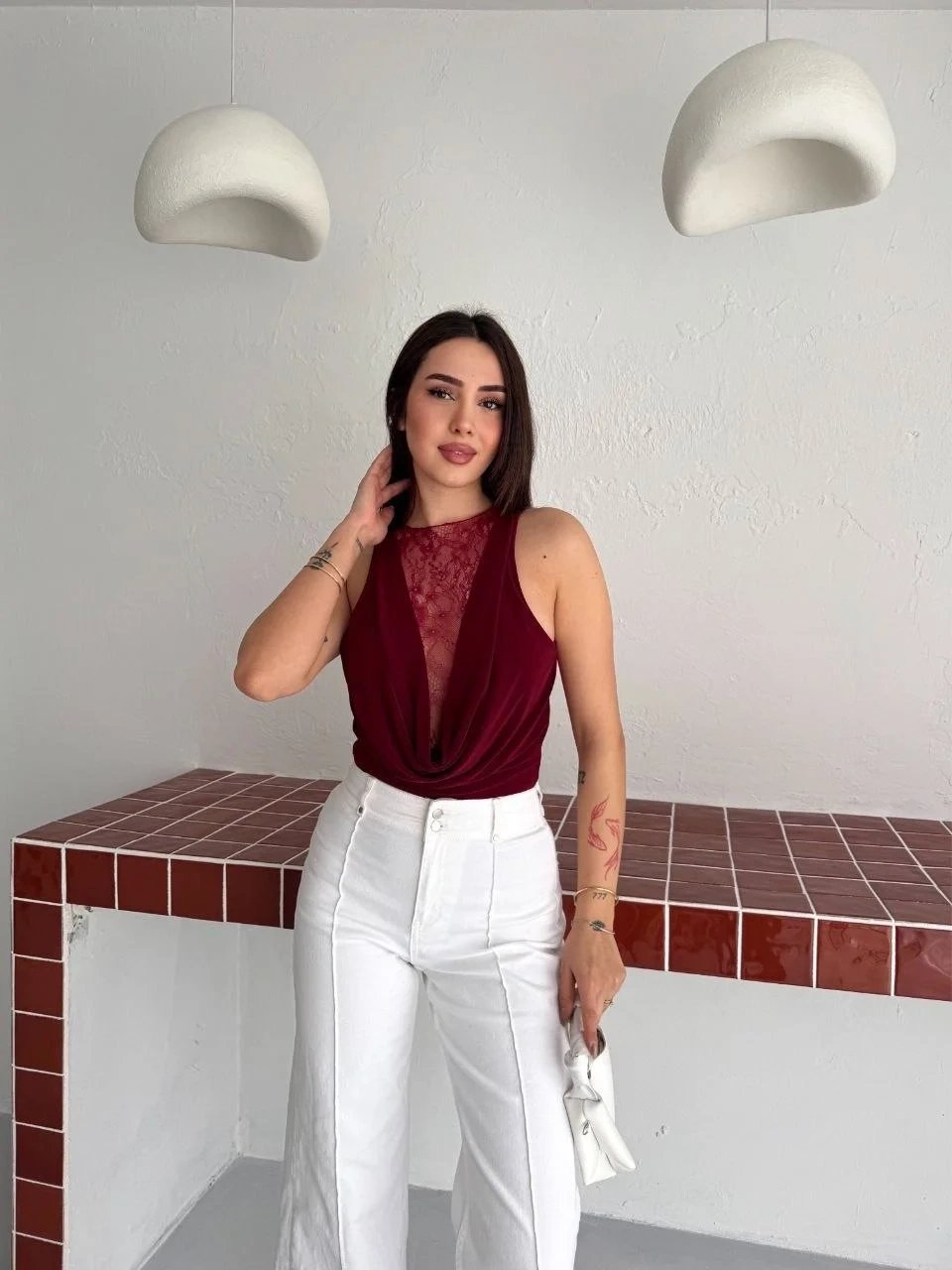 Kadın Bordo Dantel Detaylı Derin Dekolte Kolsuz Body 2