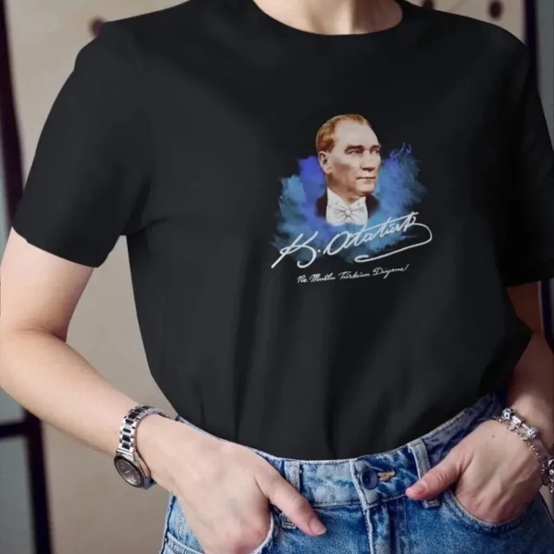Ženska crna kratka majica s okruglim izrezom i Atatürk printom