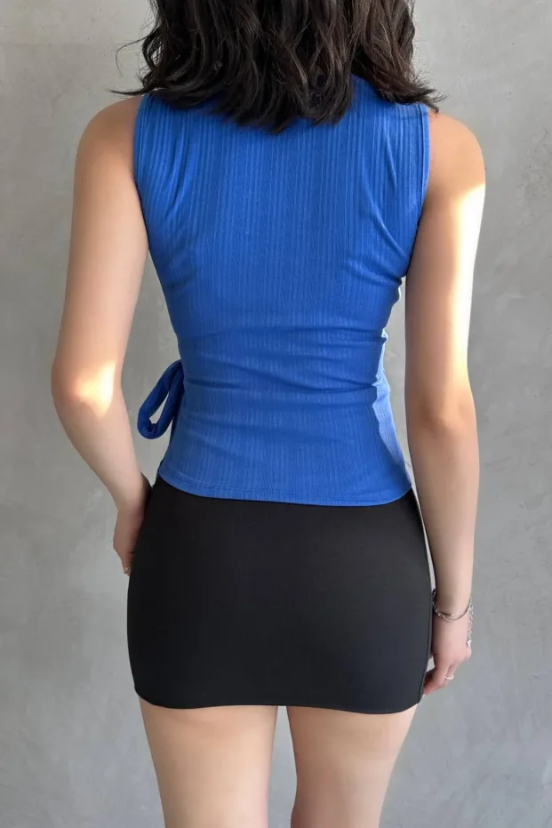 Bluza Bi Hêlên Mil û Pêşiya Kruvaze Bi Girêdan, Saks 5