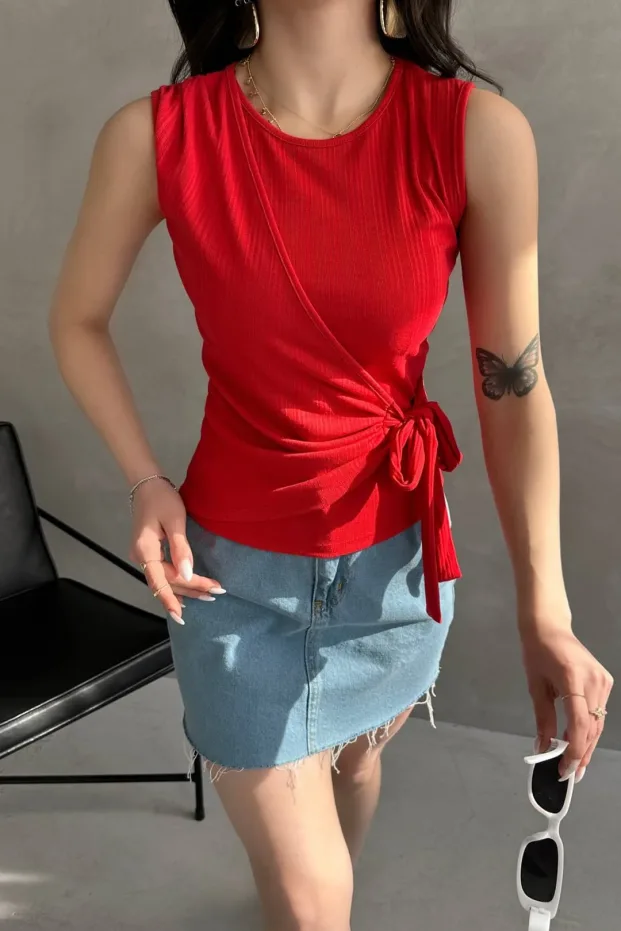 Bluza Bi Hêlên Mil û Pêşiya Kruvaze Bi Girêdan, Sor 3