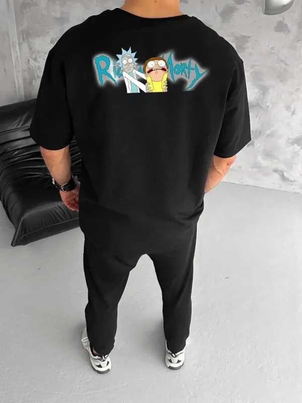 მამაკაცის შავი ველოსიპედის საყელოიანი Rick And Morty ნაბეჭდი მაისური 2
