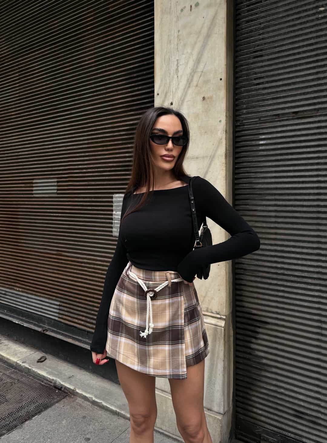 Ekose Desenli Kemer Detaylı Mini Şort Etek Bej