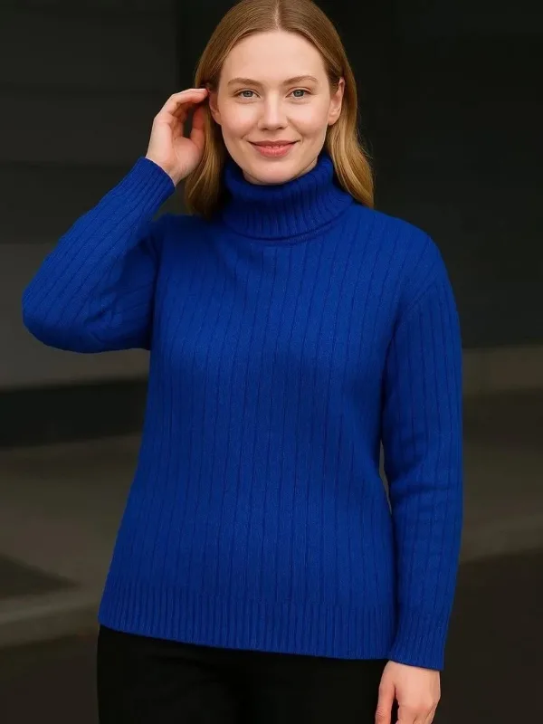 Damski błękitny prążkowany golf sweter 1