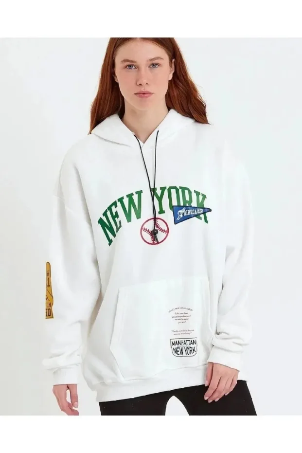 Kadın Beyaz Oversize Kapüşonlu Ön Kol Baskılı Pamuklu Sweatshirt 1
