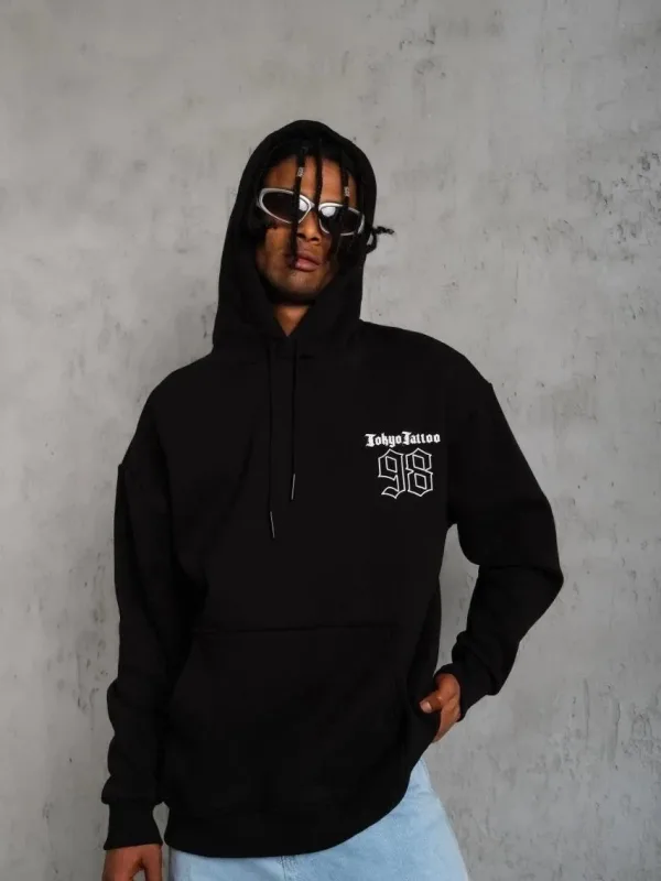 Sweatshirtê Mêran ê Reş ê 3 Têlî Pembû Bi Qapûşon û Çapkirî 2