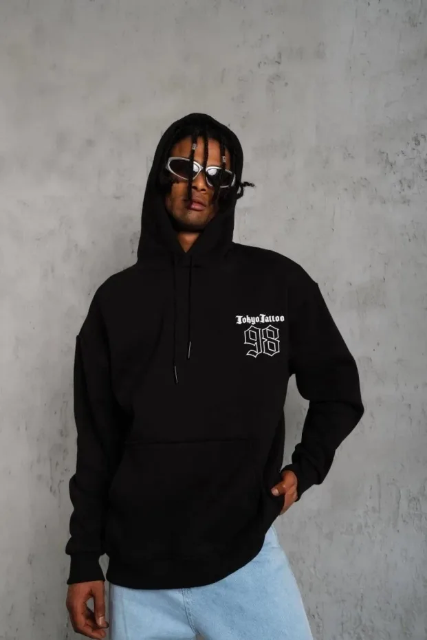 Sweatshirtê Mêran ê Reş ê 3 Têlî Pembû Bi Qapûşon û Çapkirî 2