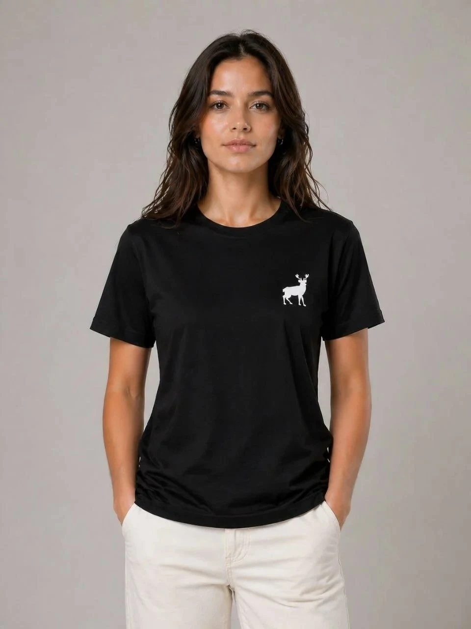 Dámské černé tričko s kulatým výstřihem, minimalistickým logem jelena, krátký rukáv