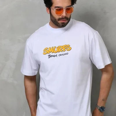 Pánské bílé oversized tričko s potiskem a cyklistickým límcem na léto 1