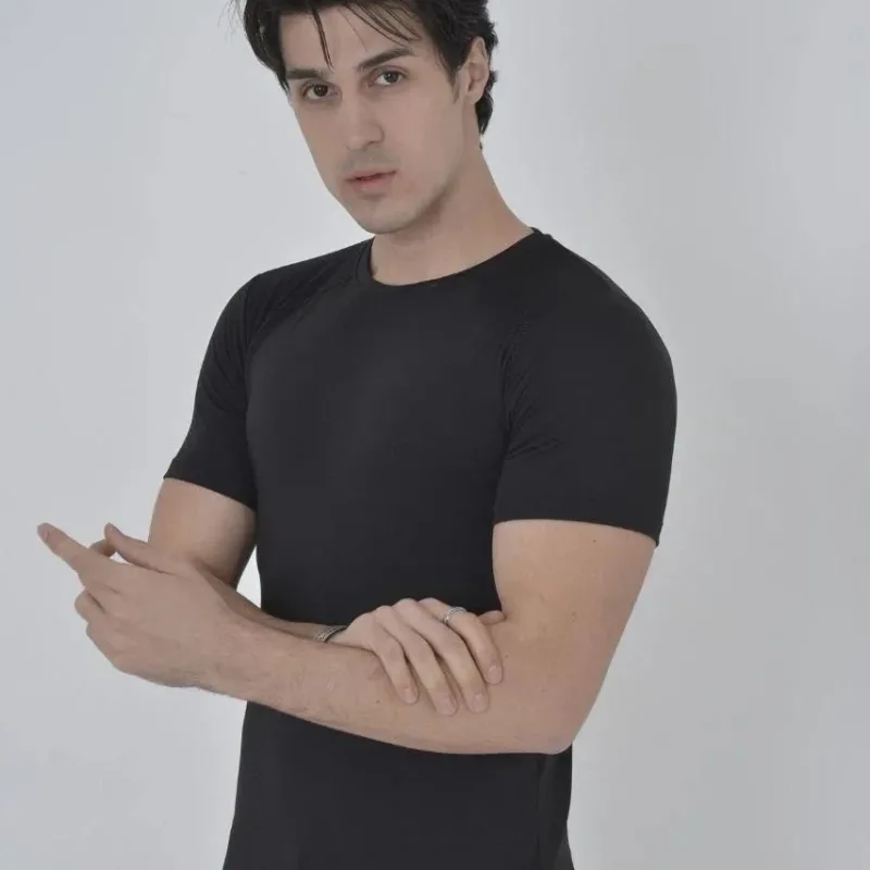 Tîşorta Reş a Slimfit, Milê Bi Tûr, Stûyê Bisîkletê, Kurteqol