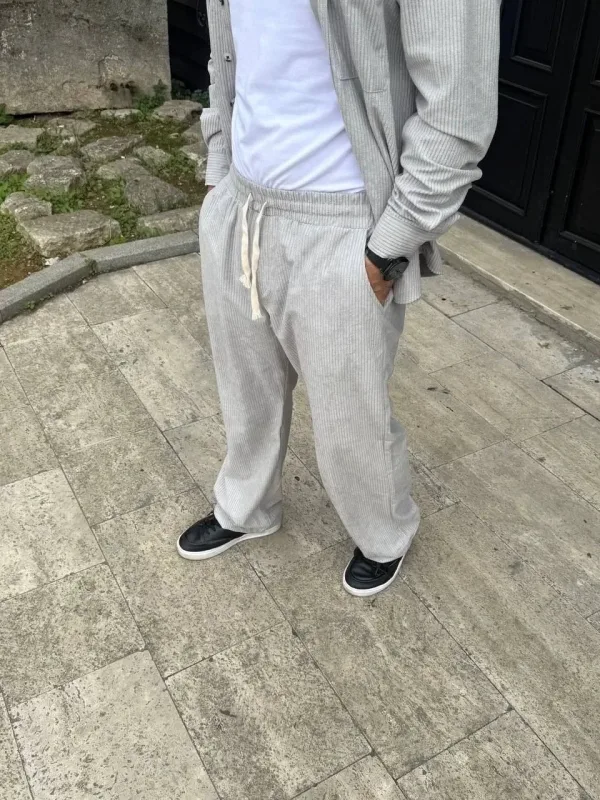 Muške sive oversized pantalone od somota sa rebrima i džepovima 4